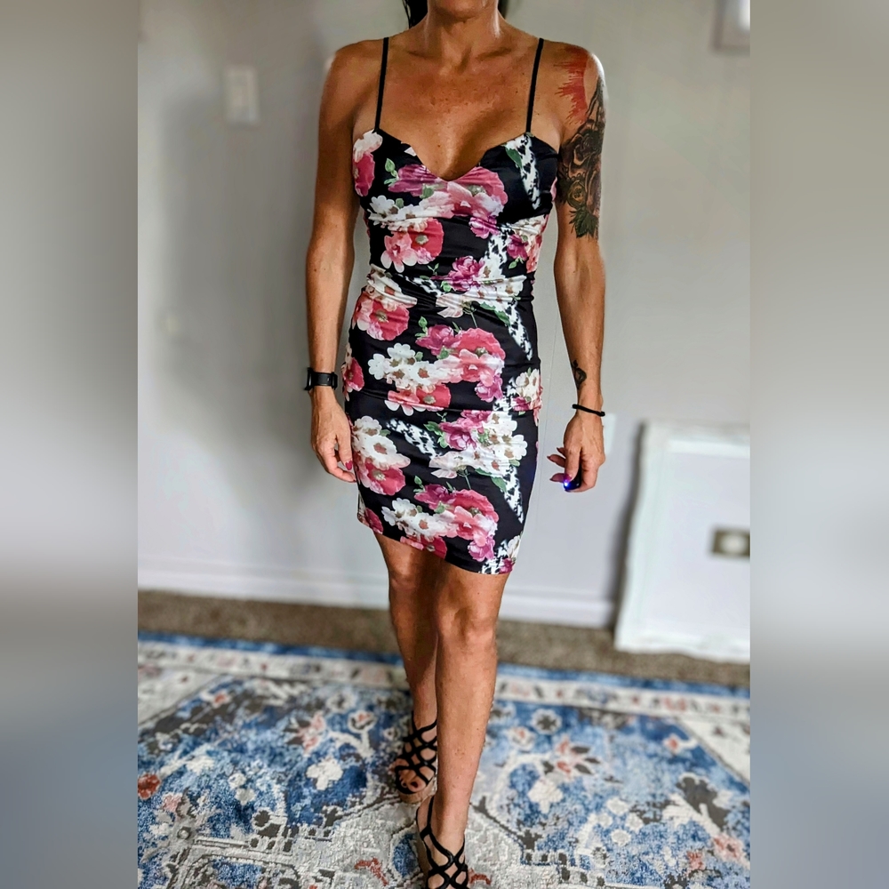 Summer floral mini bodycon dress